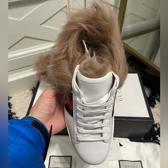 Like New Men’s Size 8 (Euro Size 41) Gucci ACE Bee Sneakers With Fur In White - Picture 7 of 14